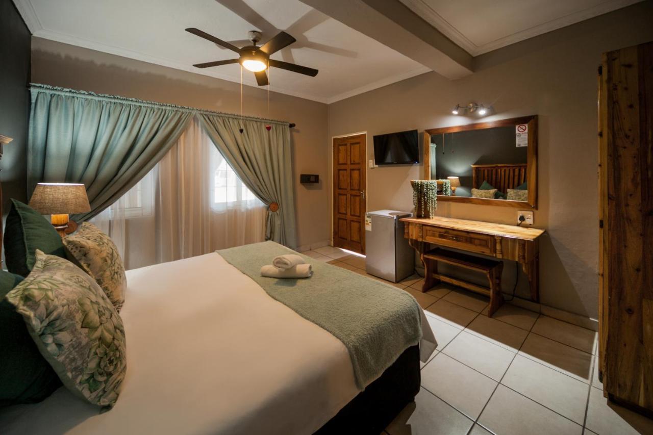 Ivory Tusk Lodge Тзанеен Экстерьер фото