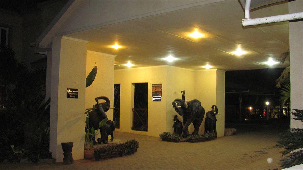 Ivory Tusk Lodge Тзанеен Экстерьер фото