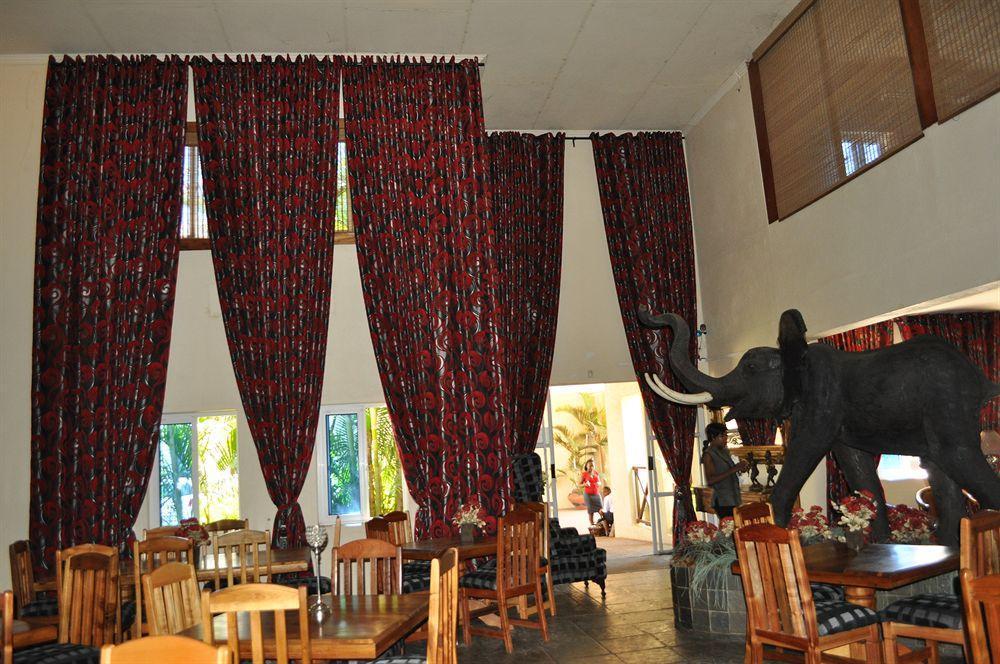 Ivory Tusk Lodge Тзанеен Экстерьер фото