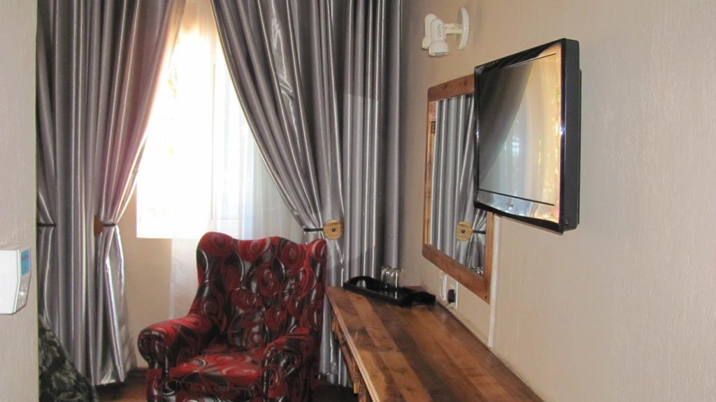 Ivory Tusk Lodge Тзанеен Номер фото